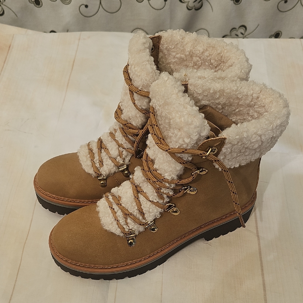 Tommy Hilfiger Tan Shearling Winter Boots - Picture 3 of 9